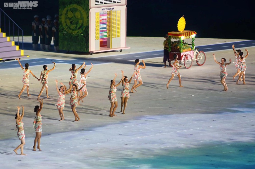 Khai mạc SEA Games 32 rực rỡ sắc màu, đẳng cấp Olympic - Ảnh 12. Khai mạc SEA Games 32 rực rỡ sắc màu, đẳng cấp Olympic - Ảnh 12.