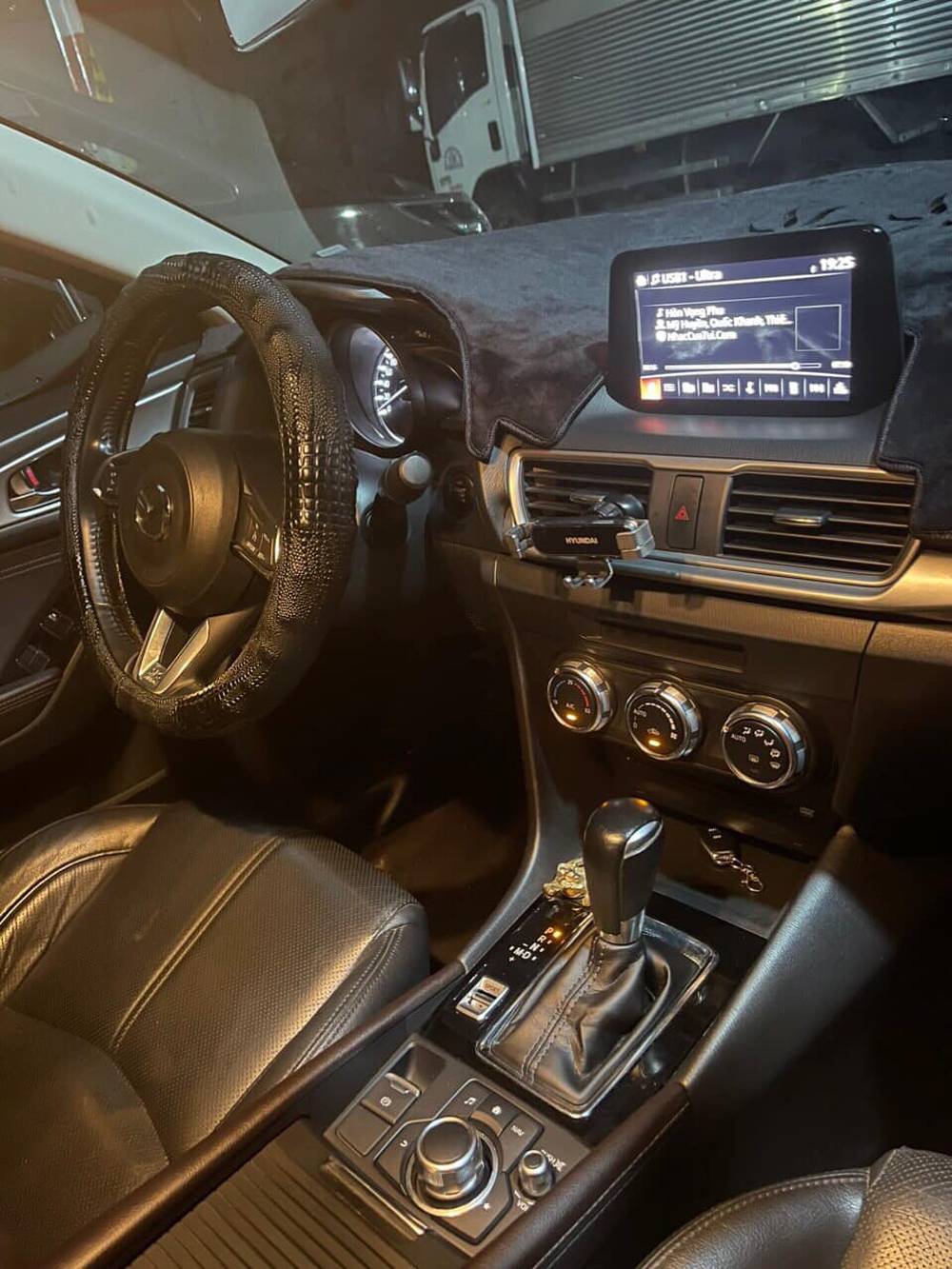 Mazda3 đi 6 năm gần 80.000km chào giá 1,3 tỷ ngang BMW 3-Series đập hộp, chủ xe chỉ đăng ảnh có biển số và không nói nhiều - Ảnh 2.
