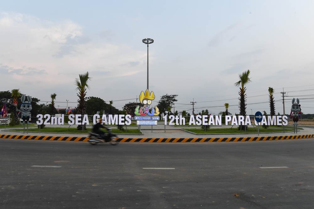 Đường phố Phnom Penh rực rỡ sắc màu sẵn sàng cho lễ khai mạc SEA Games 2023 - Ảnh 9. Đường phố Phnom Penh rực rỡ sắc màu sẵn sàng cho lễ khai mạc SEA Games 2023 - Ảnh 9.