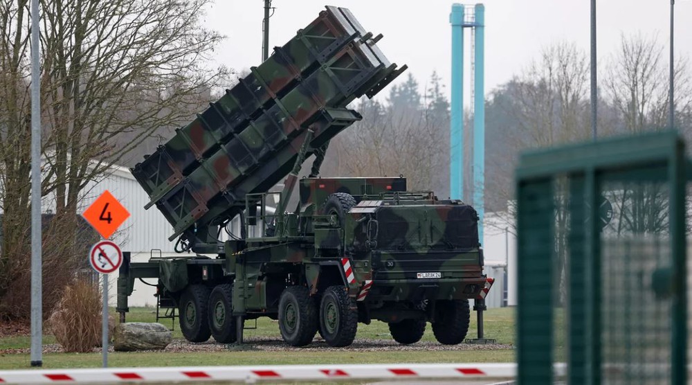 Ukraine tuyên bố đánh chặn tên lửa siêu vượt âm của Nga bằng Patriot - Ảnh 1.