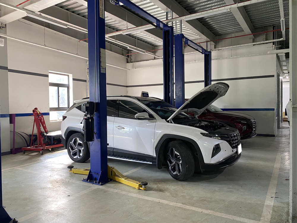 Chủ xe Hyundai Tucson và đại lý Lào Cai cãi vã vì mua xe 11 tháng đã phải bổ máy - Ảnh 1.