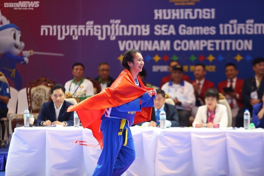Nữ võ sĩ Việt Nam nén đau, chấp đối thủ 1 chân vẫn giành HCV SEA Games 32 - Ảnh 9.