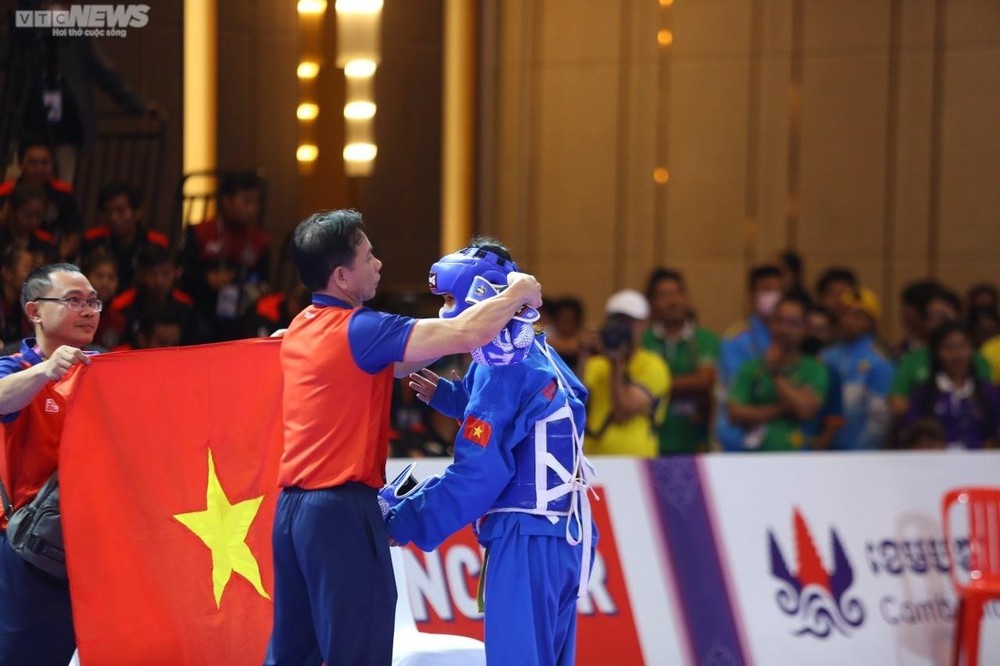 Nữ võ sĩ Việt Nam nén đau, chấp đối thủ 1 chân vẫn giành HCV SEA Games 32 - Ảnh 8.