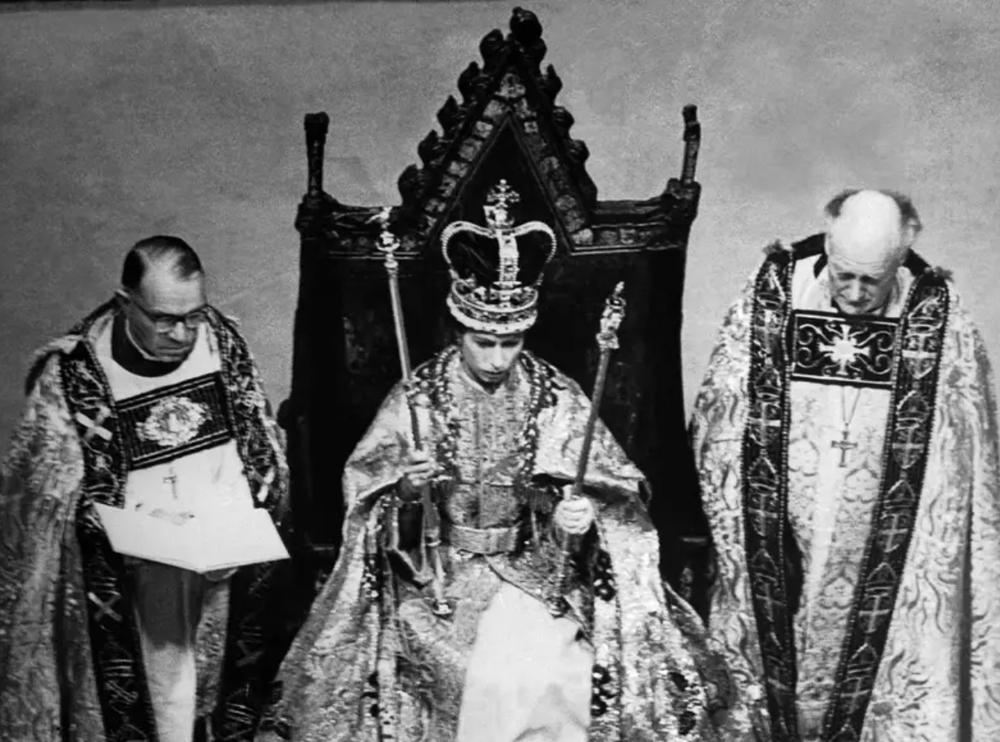 Chùm ảnh so sánh giữa lễ đăng quang của Nữ vương Elizabeth và Vua Charles: Đâu là sự kiện quy mô hơn? - Ảnh 12.