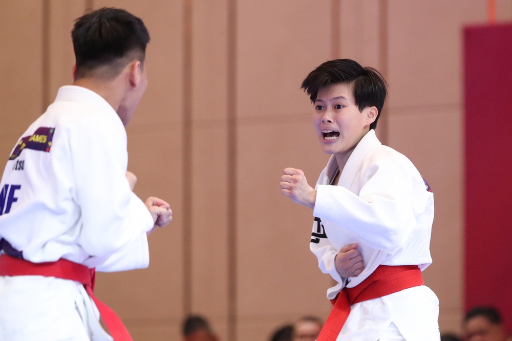 Tím mắt từ trận thứ hai, võ sĩ Việt Nam vẫn kiên cường mang về tấm HCV Jujitsu duy nhất - Ảnh 2.