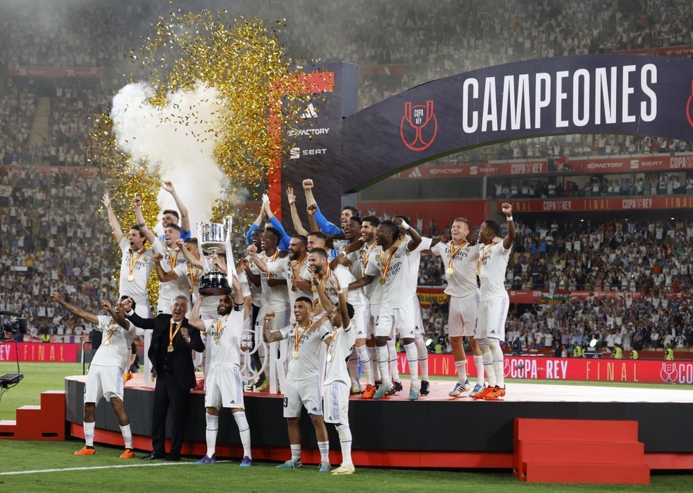 Khoảnh khắc Real Madrid nâng cao danh hiệu cúp Nhà vua Tây Ban Nha sau 9 năm chờ đợi - Ảnh 8.