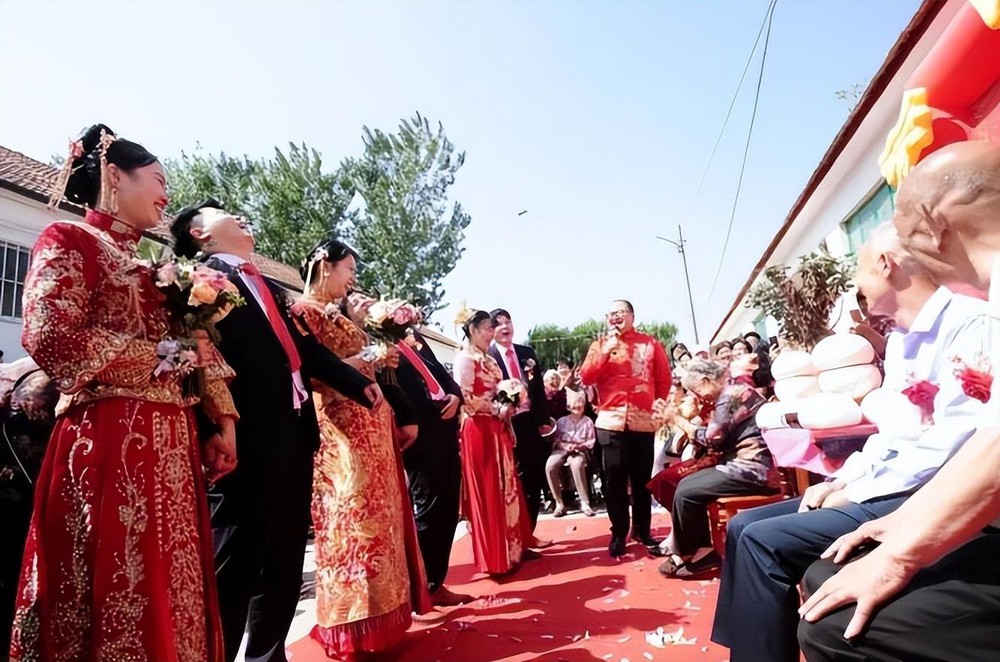Ba anh em sinh ba “đặc biệt” ở Trung Quốc: Cùng đậu trường top, thành công rồi lấy vợ chung một ngày