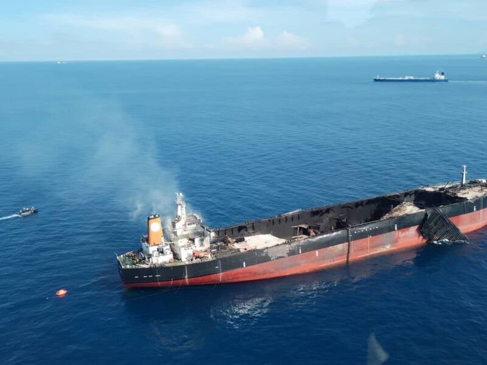 Tàu chở dầu bốc cháy ngoài khơi Malaysia: Hé lộ những hiểm họa từ đội tàu ma già cỗi đang tung tăng trên các tuyến hàng hải huyết mạch nhất thế giới - Ảnh 1.