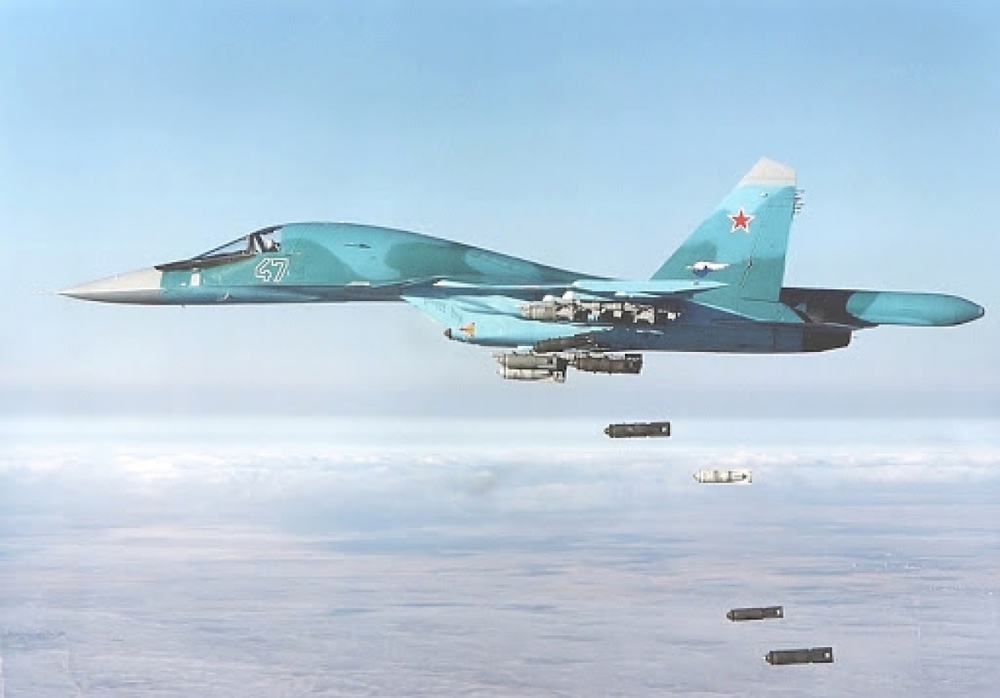 Nga điều máy bay ném bom Su-34 tấn công nơi tập kết lính đánh thuê của Ukraine - Ảnh 1.