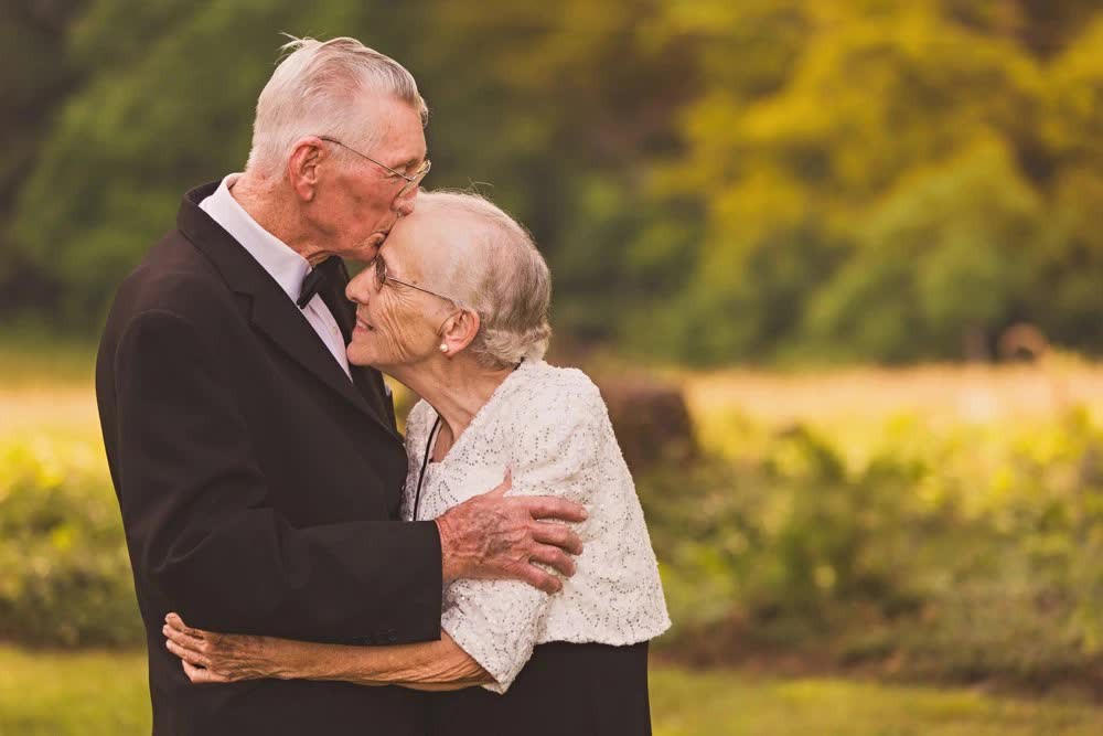 Được hỏi bí quyết sống lâu, cụ bà 101 tuổi bật mí: Tất cả là nhờ người chồng ‘phi công trẻ’ tốt như thuốc trường sinh của tôi - Ảnh 2.