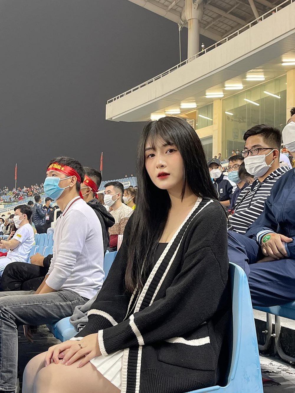 TikToker bị chê “làm màu” khi đổ bộ SEA Games 32