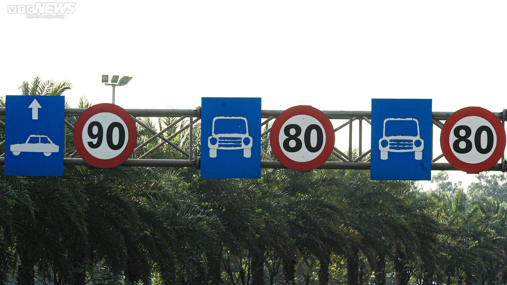 Ngắm từ trên cao tuyến đường 6.700 tỷ đồng mang tên Đại tướng Võ Nguyên Giáp - Ảnh 9. Ngắm từ trên cao tuyến đường 6.700 tỷ đồng mang tên Đại tướng Võ Nguyên Giáp - Ảnh 9.