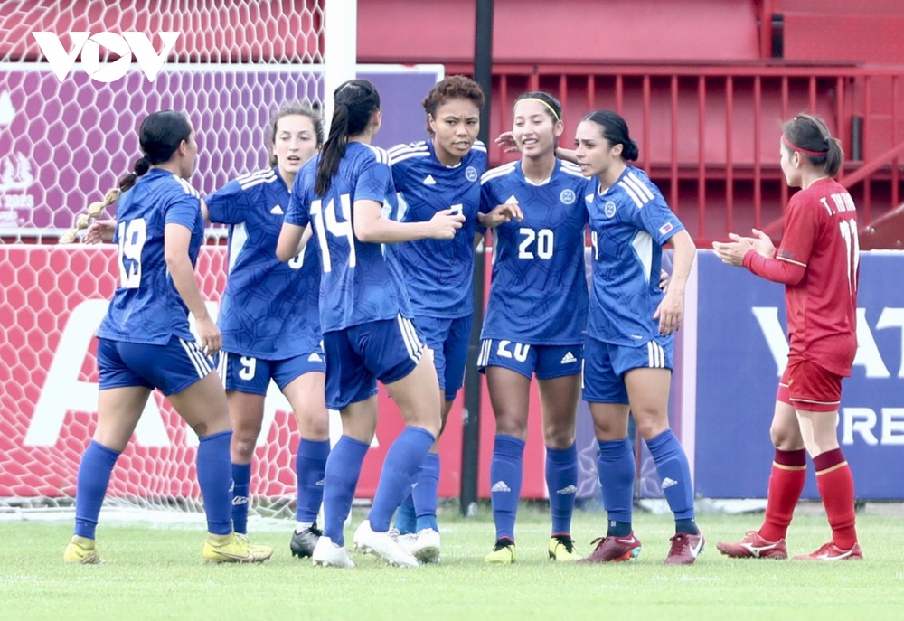 Cầu thủ nữ Việt Nam và Philippines cùng tâm trạng sau trận quyết đấu ở SEA Games 32 - Ảnh 2.