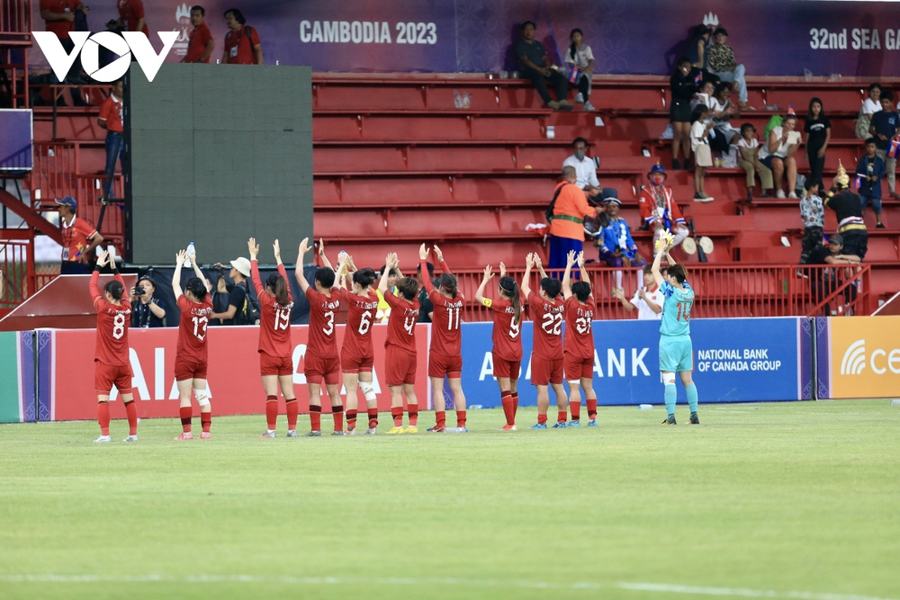 Cầu thủ nữ Việt Nam và Philippines cùng tâm trạng sau trận quyết đấu ở SEA Games 32 - Ảnh 13.