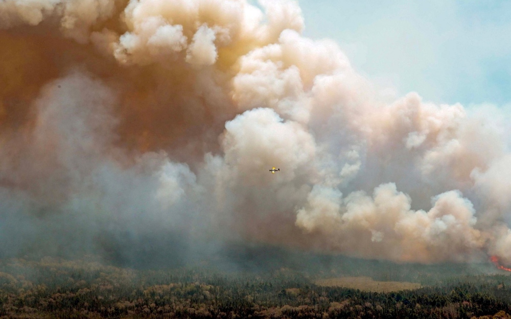 Sau Mỹ, khói bụi do cháy rừng tại Canada lan sang châu Âu và đe doạ Bắc cực - Ảnh 1.