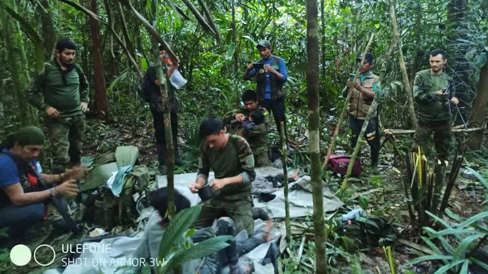 Ảnh: Quá trình tìm kiếm 4 em nhỏ sống sót thần kỳ suốt 40 ngày mất tích trong rừng sâu ở Colombia - Ảnh 2.