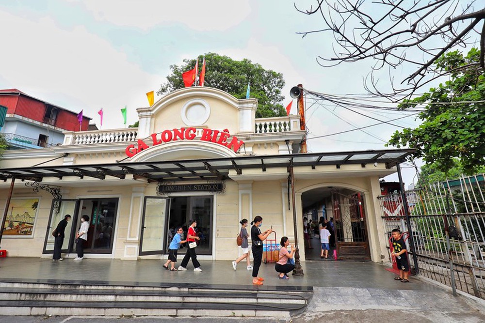 Quán cà phê mới mở tại ga tàu Long Biên hút khách tới check-in - Ảnh 3.