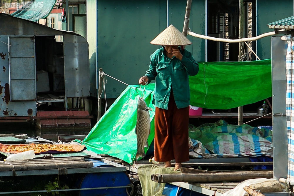 Từ thời cha sinh mẹ đẻ, đây là lần thứ 2 tôi đi bộ được dưới đáy sông Đà - Ảnh 9.