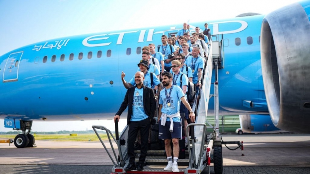 Man City về Anh sau chức vô địch Cúp C1 châu Âu, chuẩn bị lễ diễu hành hoành tráng - Ảnh 3.