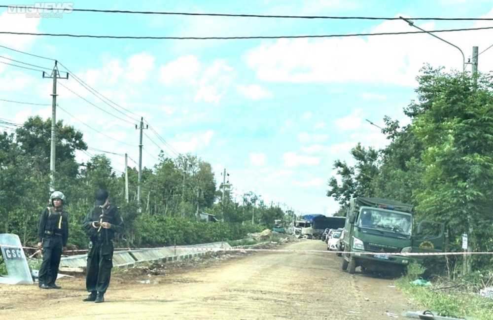 Công an, quân đội truy bắt các đối tượng tấn công trụ sở UBND xã tại Đắk Lắk - Ảnh 8.