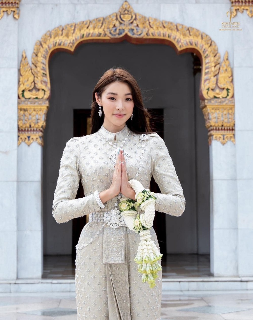 Hoa hậu Trái Đất mặc xuề xòa trên truyền hình Thái Lan - Ảnh 5.