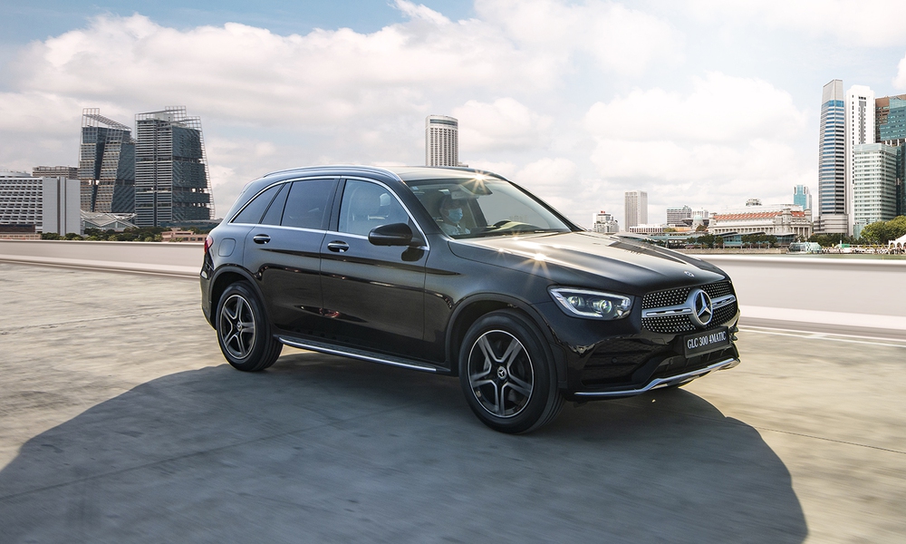 Dọn kho đón phiên bản mới, Mercedes GLC 2022 được giảm 500 triệu đồng - Ảnh 1.