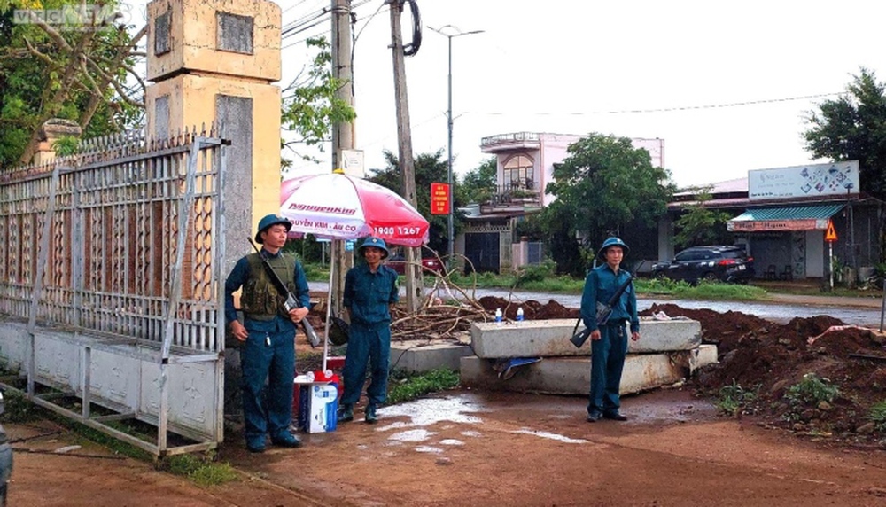 Công an, quân đội truy bắt các đối tượng tấn công trụ sở UBND xã tại Đắk Lắk - Ảnh 6.