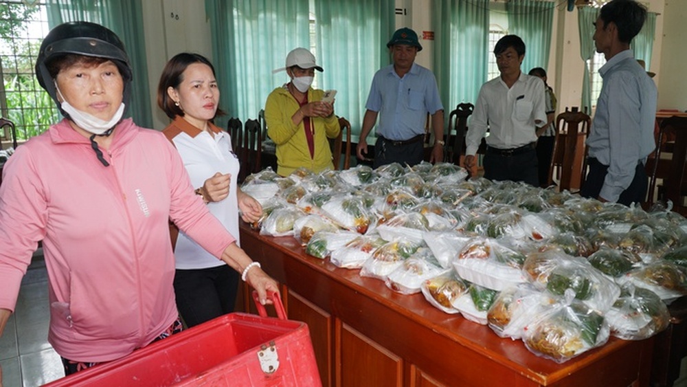 Nấu cơm, sát cánh với công an truy bắt nhóm người tấn công 2 trụ sở xã - Ảnh 2.