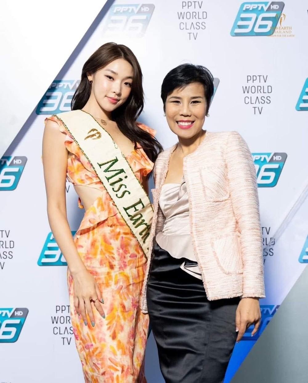 Hoa hậu Trái Đất mặc xuề xòa trên truyền hình Thái Lan - Ảnh 2.