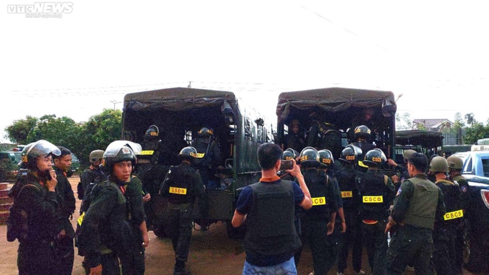 Công an, quân đội truy bắt các đối tượng tấn công trụ sở UBND xã tại Đắk Lắk - Ảnh 4.