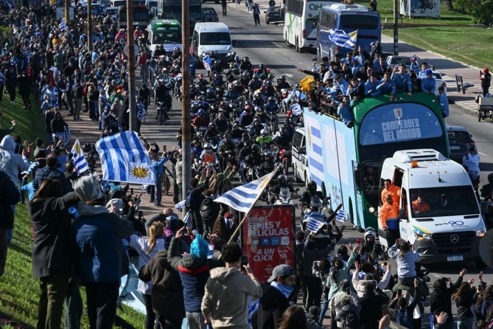 Biển người tại Uruguay chào đón nhà vô địch U20 World Cup 2023 - Ảnh 6.