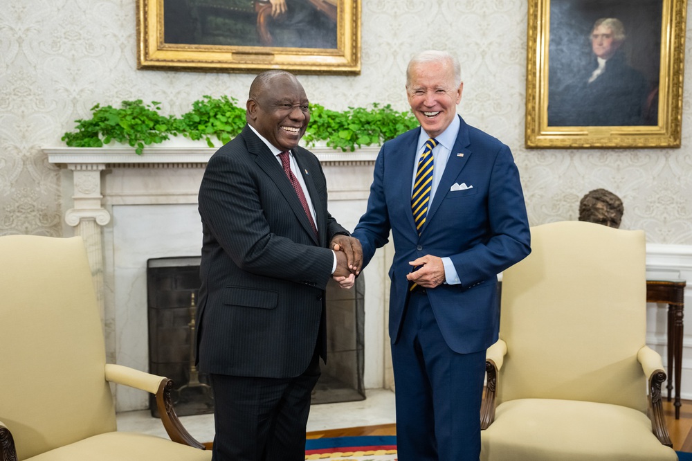Nghị sĩ Mỹ đòi Tổng thống Biden trừng phạt Nam Phi vì cáo buộc ủng hộ Nga - Ảnh 1.