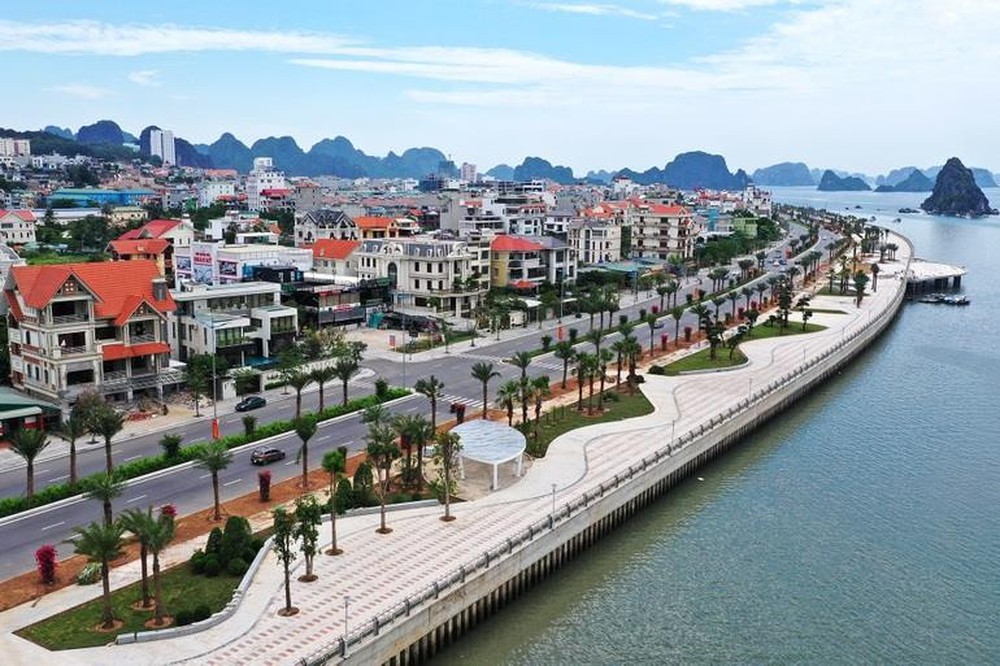 “Phố nhà giàu” tại Quảng Ninh xuất hiện những bất động sản có giá trên 100 tỷ đồng, môi giới khẳng định: “Có thời điểm người mua sẵn tiền cũng không ai bán” - Ảnh 1.