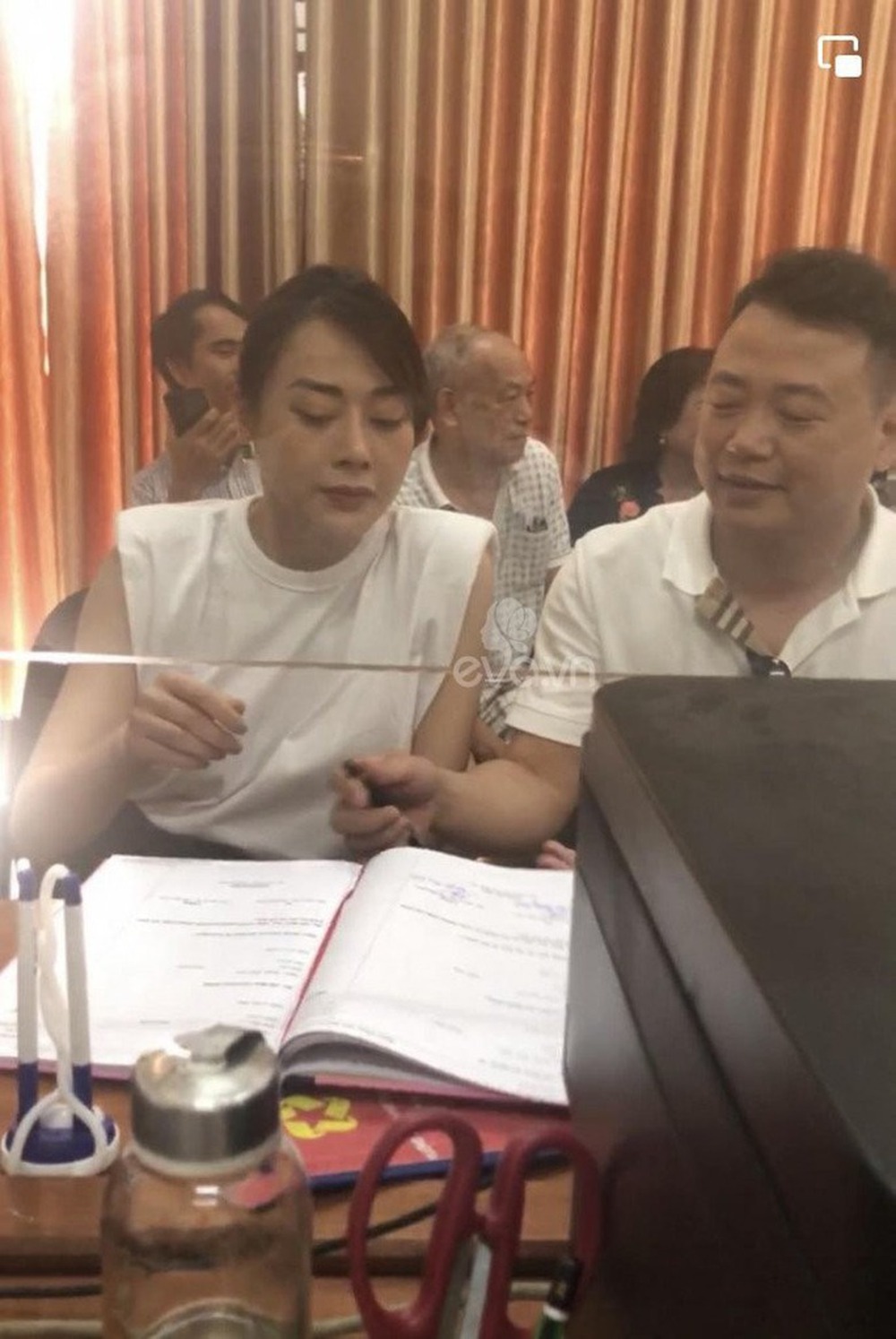 Shark Bình và Quỳnh búp bê đăng ký kết hôn - Ảnh 4.