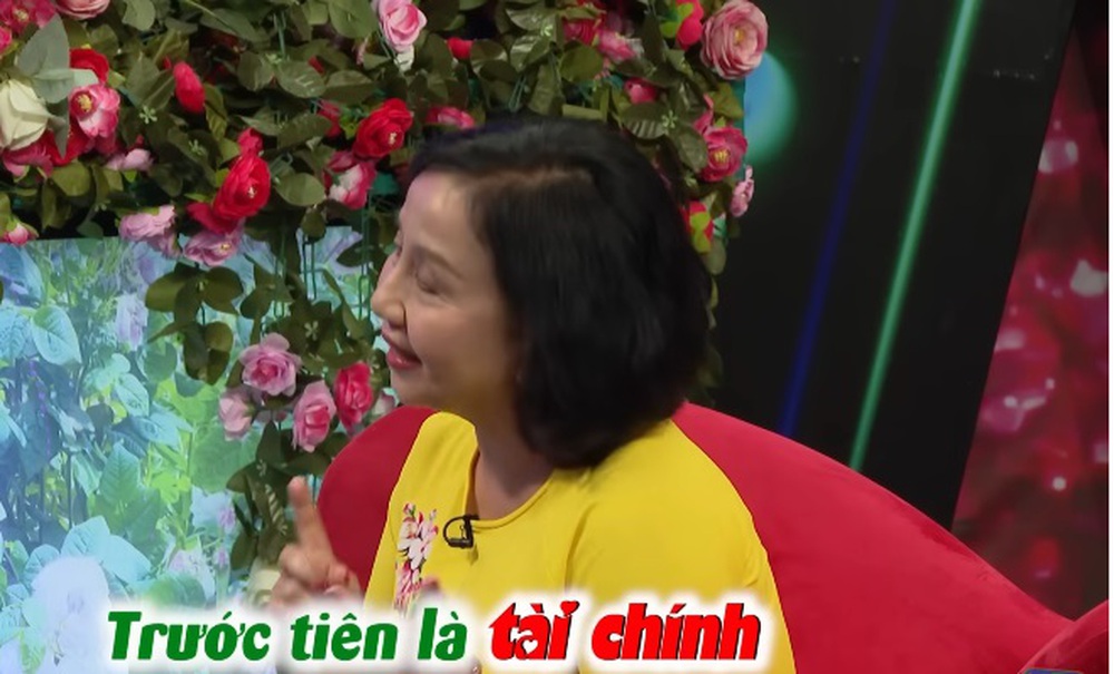 Đối phương tiết lộ thu nhập, người phụ nữ U60 than “sao sống được” và câu đáp trả khiến tất cả đồng tình