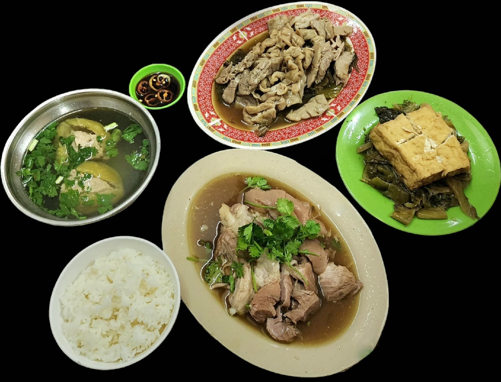 Ở TP.HCM mà chưa thử qua các quán cơm gia đình của người Hoa có lẽ là thiếu sót về trải nghiệm ẩm thực