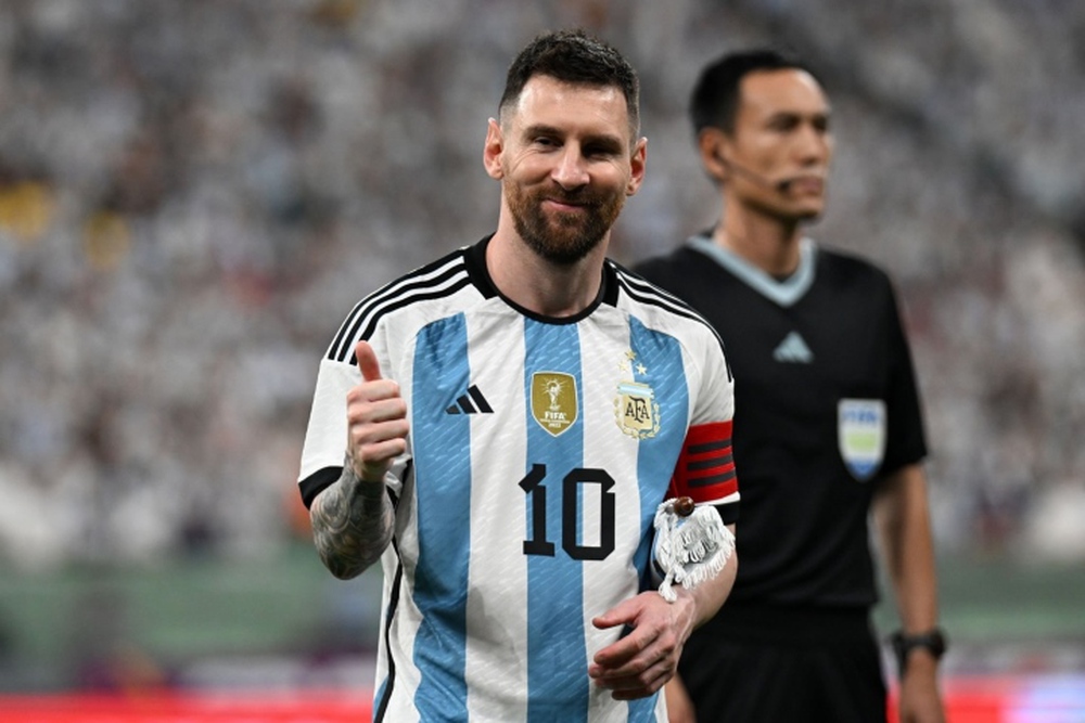 Messi đi máy bay riêng về Barcelona, không đến Indonesia đấu giao hữu - Ảnh 1.