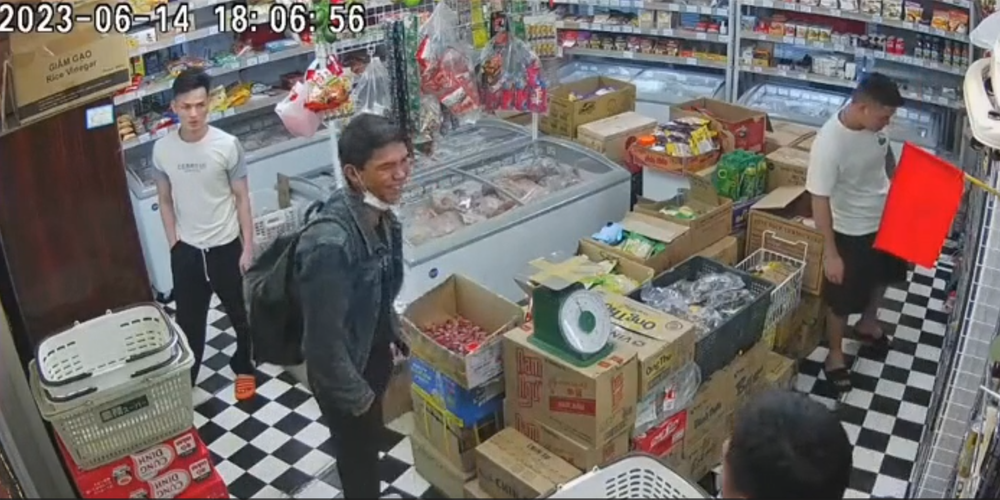 Bị mất ví, thanh niên vào cửa hàng ở Nhật vay tiền, camera quay điều bất ngờ - Ảnh 2.