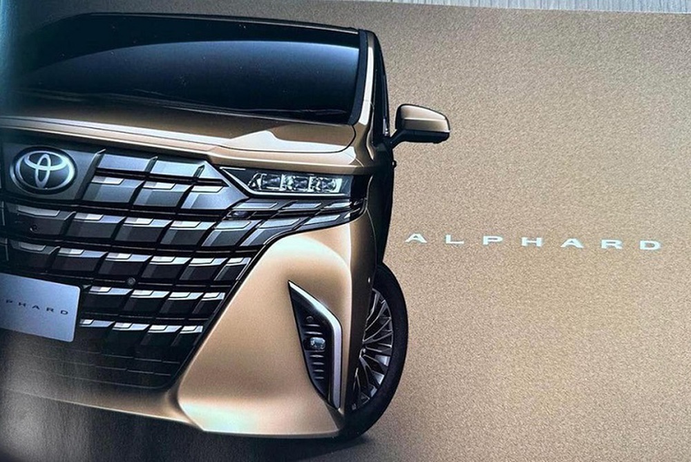 Toyota Alphard 2024 lộ giá quy đổi từ hơn 900 triệu đồng cùng ảnh nội thất: Nguyên bản xịn thế này thì garage sẽ khó biết độ gì - Ảnh 1.