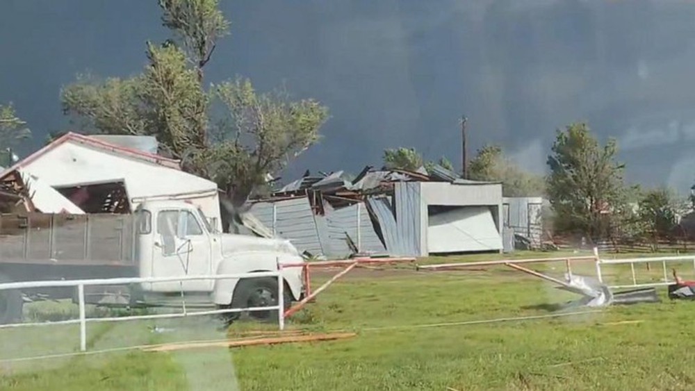 Mỹ: Lốc xoáy tàn phá thị trấn ở Texas, nhiều người chết, mất tích và bị thương - Ảnh 3.