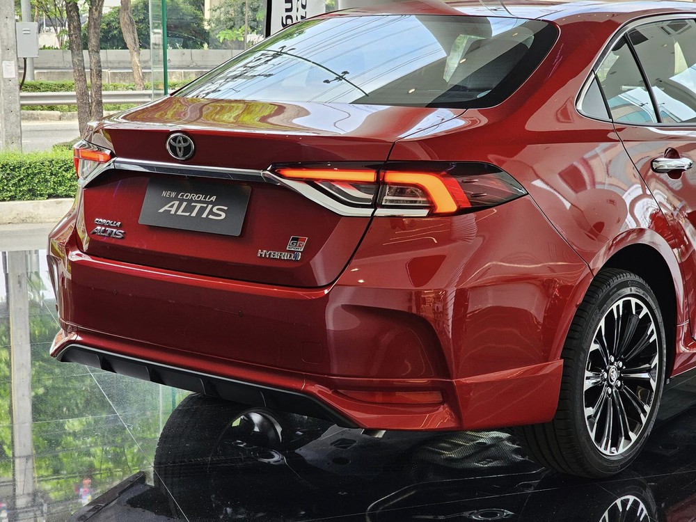 Ảnh thực tế Corolla Altis 2023: Giữ thiết kế nhưng thêm nhiều trang bị, sớm về Việt Nam đấu Mazda3 và Civic - Ảnh 11.