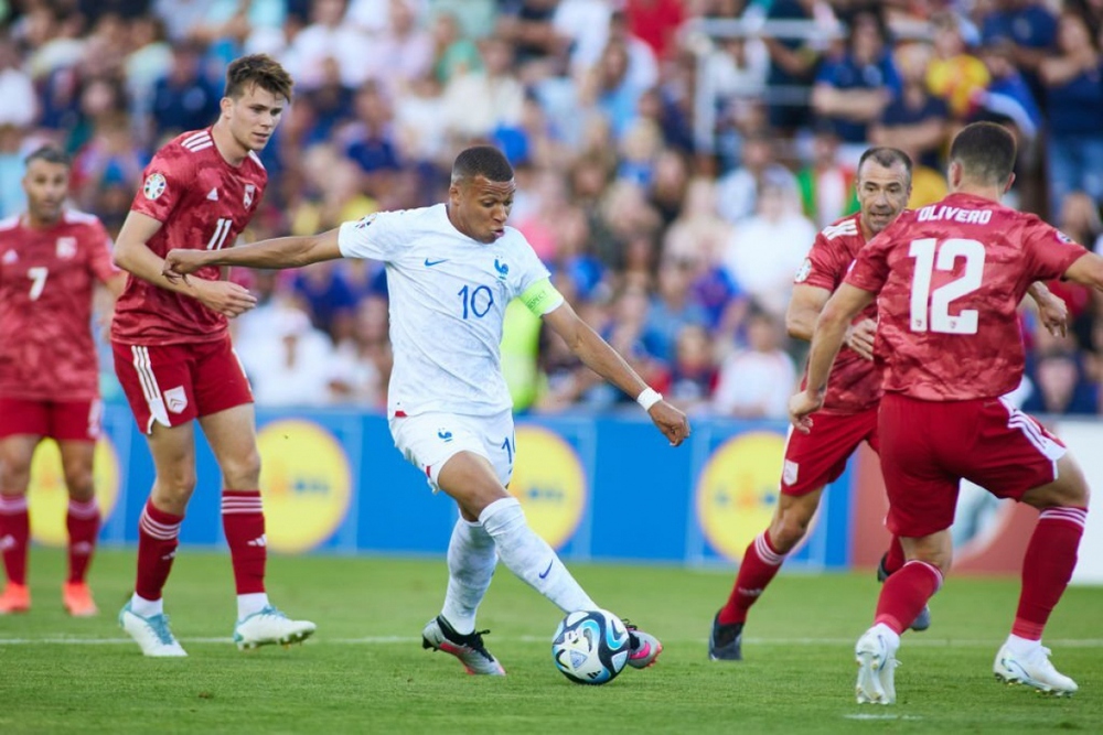 Mbappe tỏa sáng, Pháp duy trì mạch thắng tại vòng loại EURO 2024 - Ảnh 2.