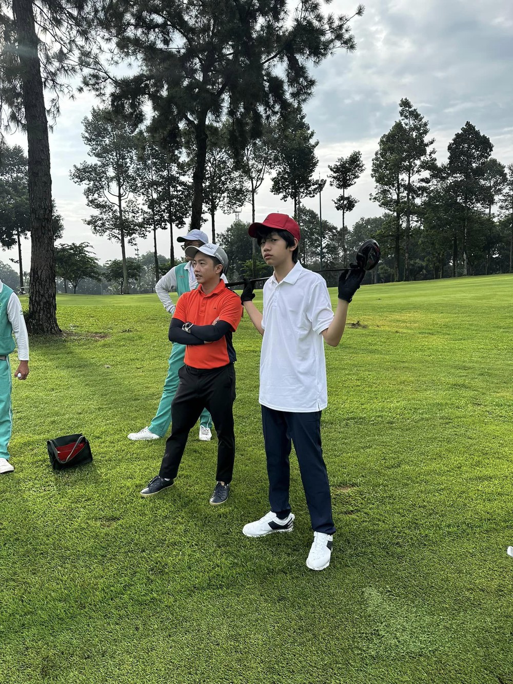 Chiều cao ấn tượng của Subeo, 13 tuổi đã vượt trội hơn so với bố Cường Đô la