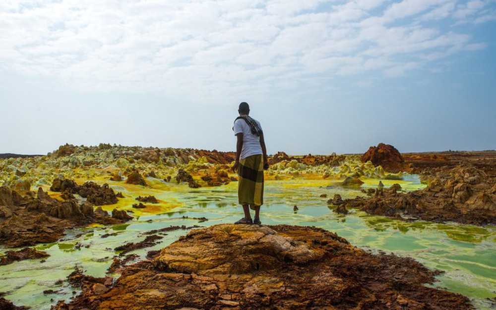 Suối địa nhiệt Dallol: Kỳ quan độc đáo có một không hai trên Trái đất, đẹp nhưng nguy hiểm - Ảnh 1.