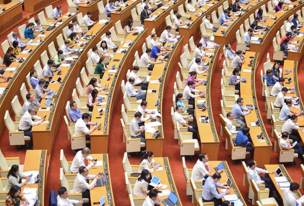 Quốc hội biểu quyết thông qua nhiều dự án luật trong đợt 2 Kỳ họp thứ 5 - Ảnh 1.