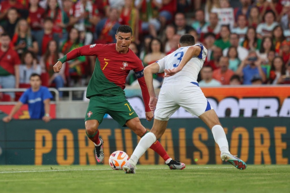 Ronaldo không ghi bàn, Bồ Đào Nha vẫn có chiến thắng tại vòng loại EURO 2024 - Ảnh 1.