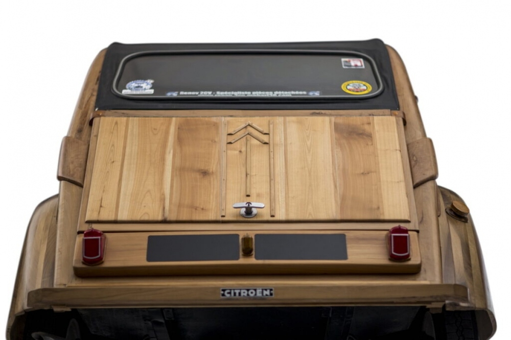 Ảnh chi tiết Citroen 2CV làm hoàn toàn bằng gỗ có giá 225.000 USD - Ảnh 5.