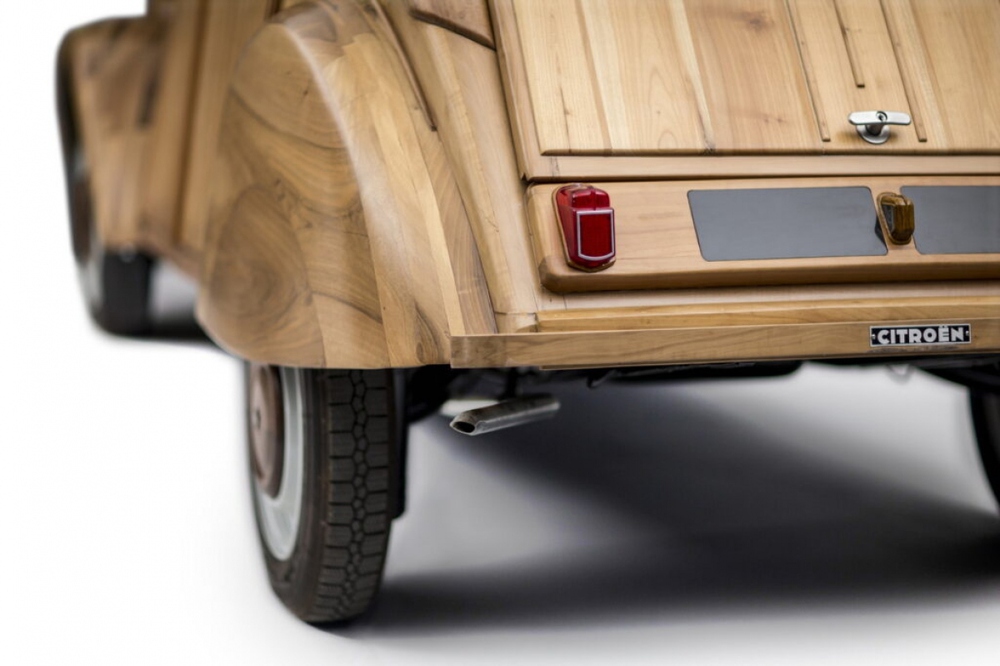 Ảnh chi tiết Citroen 2CV làm hoàn toàn bằng gỗ có giá 225.000 USD - Ảnh 4.