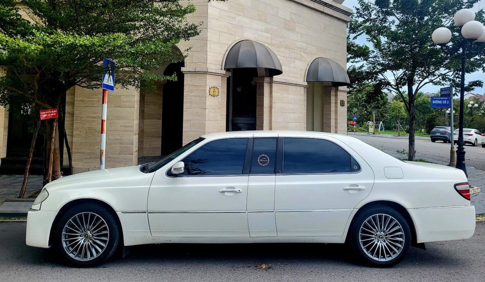 Bán limousine Hàn Quốc hàng hiếm giá 550 triệu, người bán chia sẻ: ‘Tặng thêm 1 xe để thay phụ tùng’ - Ảnh 2.