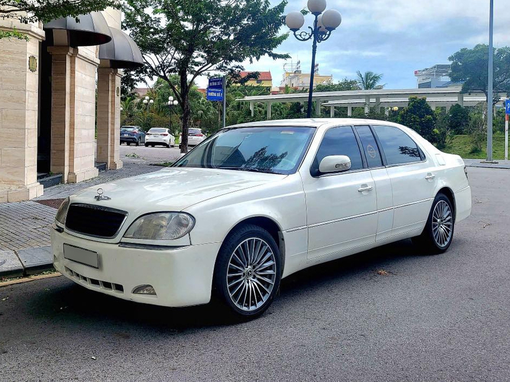Bán limousine Hàn Quốc hàng hiếm giá 550 triệu, người bán chia sẻ: ‘Tặng thêm 1 xe để thay phụ tùng’ - Ảnh 1.